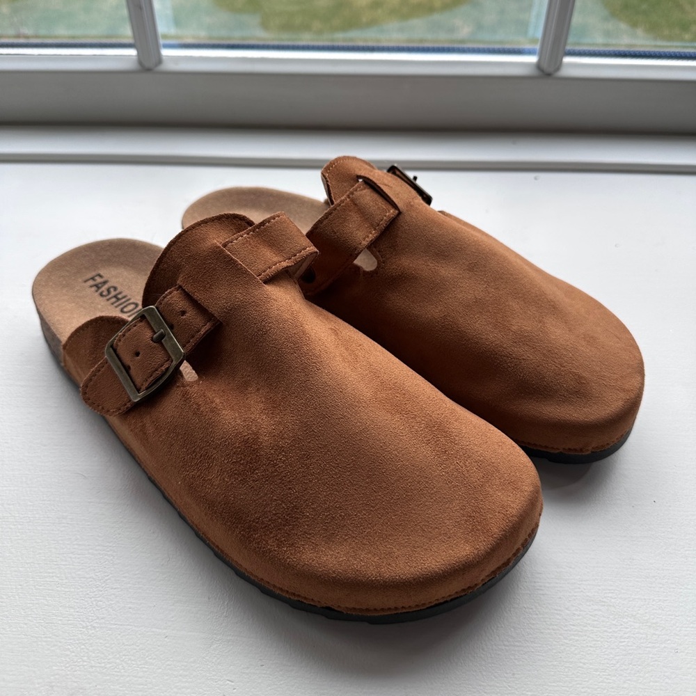 Women’s Size 9 Chestnut Brown Clogs